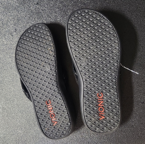 Vionic black, size 5, orthotic sandals - Picture 3 of 3